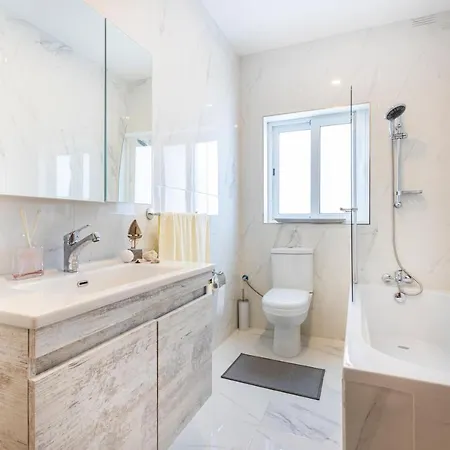 Ha1- Modern And Spacious 3 Bedroom *