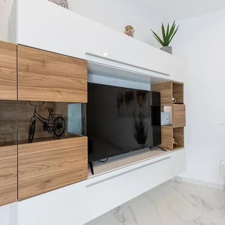 Ha1- Modern And Spacious 3 Bedroom *
