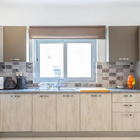 Ha1- Modern And Spacious 3 Bedroom *